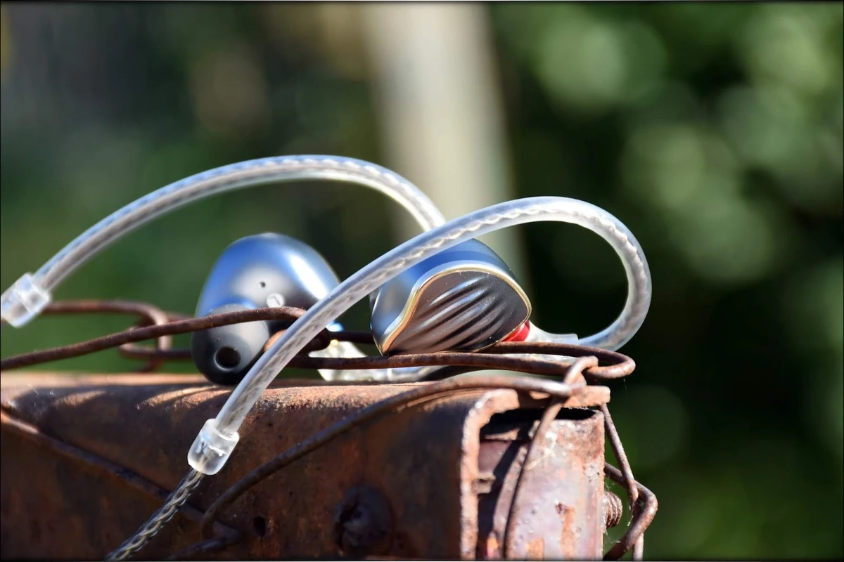 FiiO FH5 Hybrid IEMs Review FiiO FH5 Hybrid IEMs Review