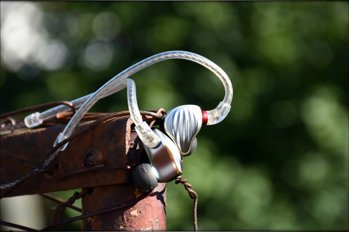 FiiO FH5 Hybrid IEMs Review FiiO FH5 Hybrid IEMs Review