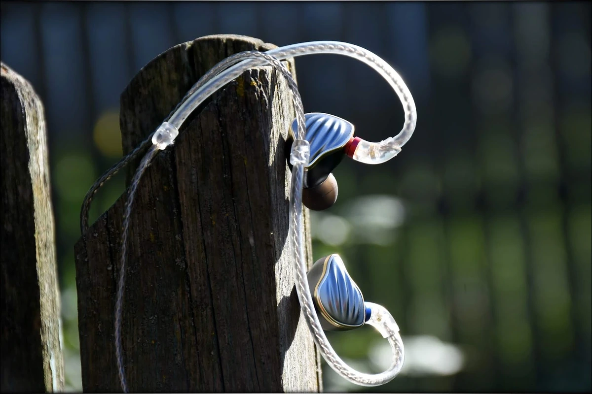 FiiO FH5 Hybrid IEMs Review FiiO FH5 Hybrid IEMs Review