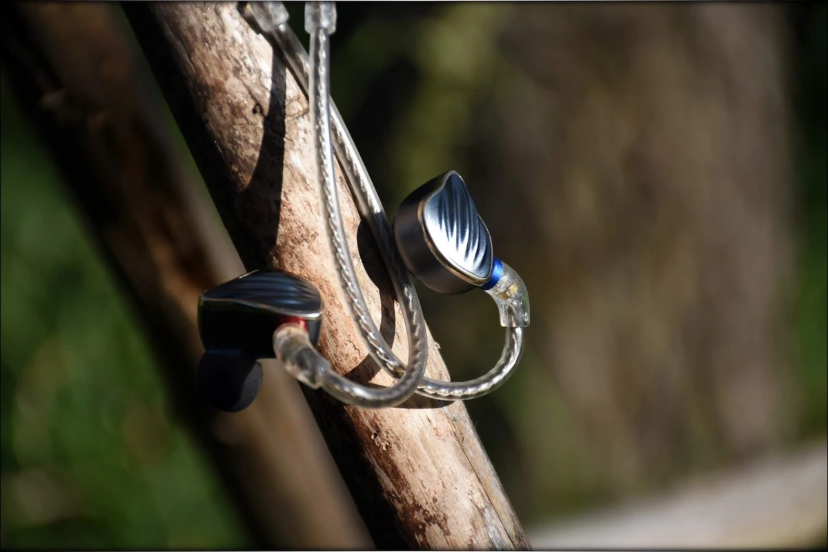 FiiO FH5 Hybrid IEMs Review FiiO FH5 Hybrid IEMs Review
