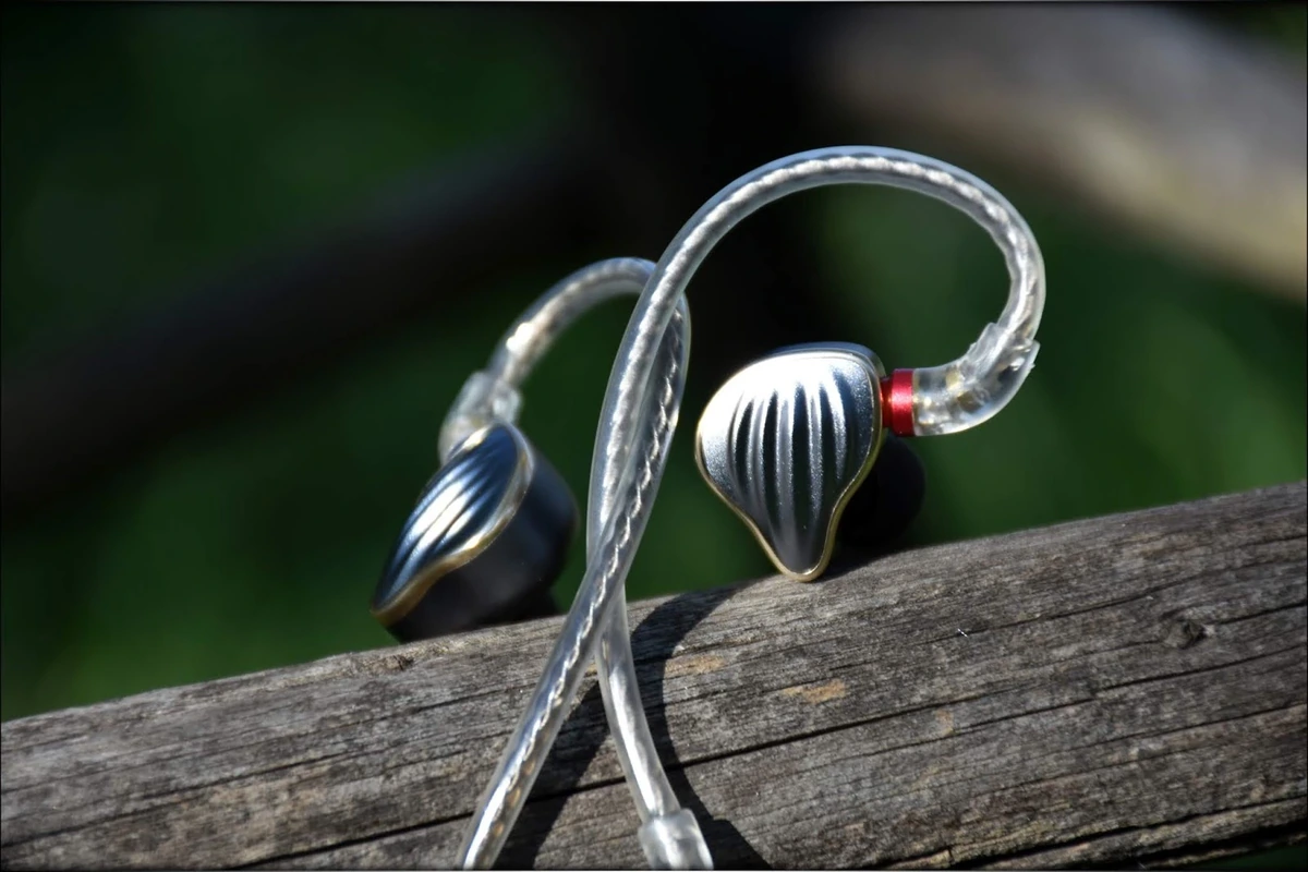 FiiO FH5 Hybrid IEMs Review FiiO FH5 Hybrid IEMs Review