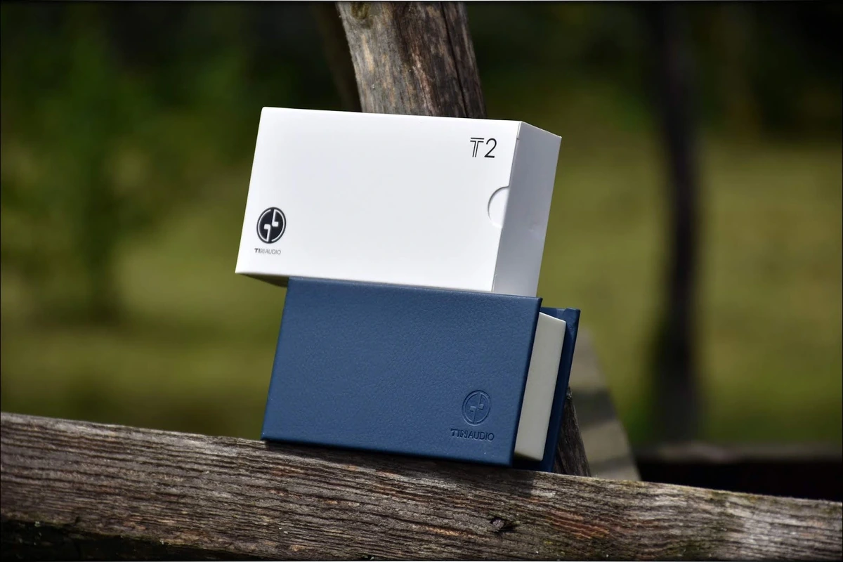 Tin T2 White and Blue Package, seated on a wooden construction Tin T2 White and Blue Package, seated on a wooden construction