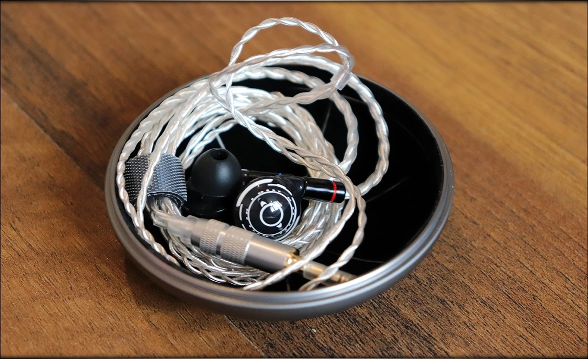 UFO-EAR-112-IEMs-Review-Photo-Audiophile-Heaven