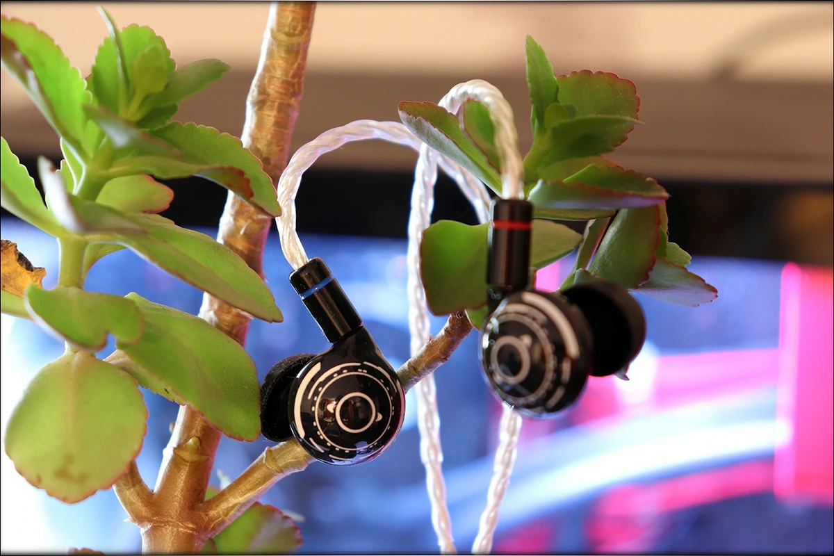 UFO-EAR-112-IEMs-Review-Photo-Audiophile-Heaven