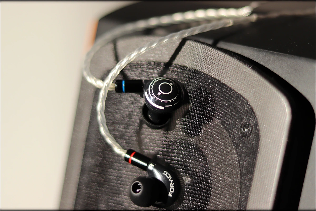 UFO-EAR-112-IEMs-Review-Photo-Audiophile-Heaven