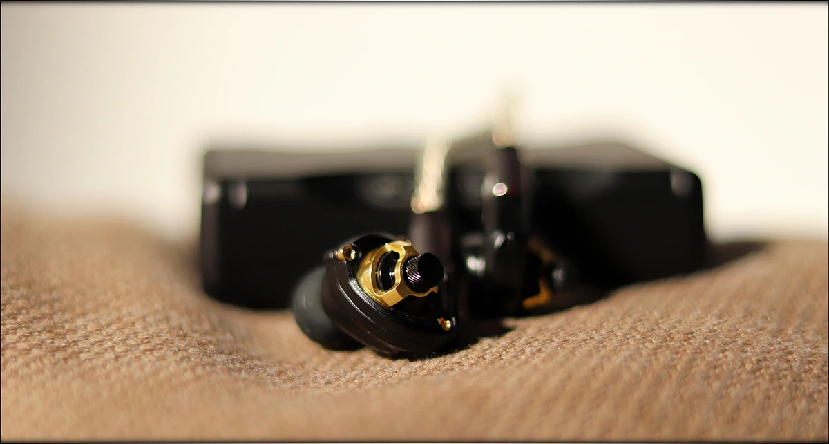 Acoustune HS1650CU Dynamic Driver IEMs Review Audiophile-Heaven