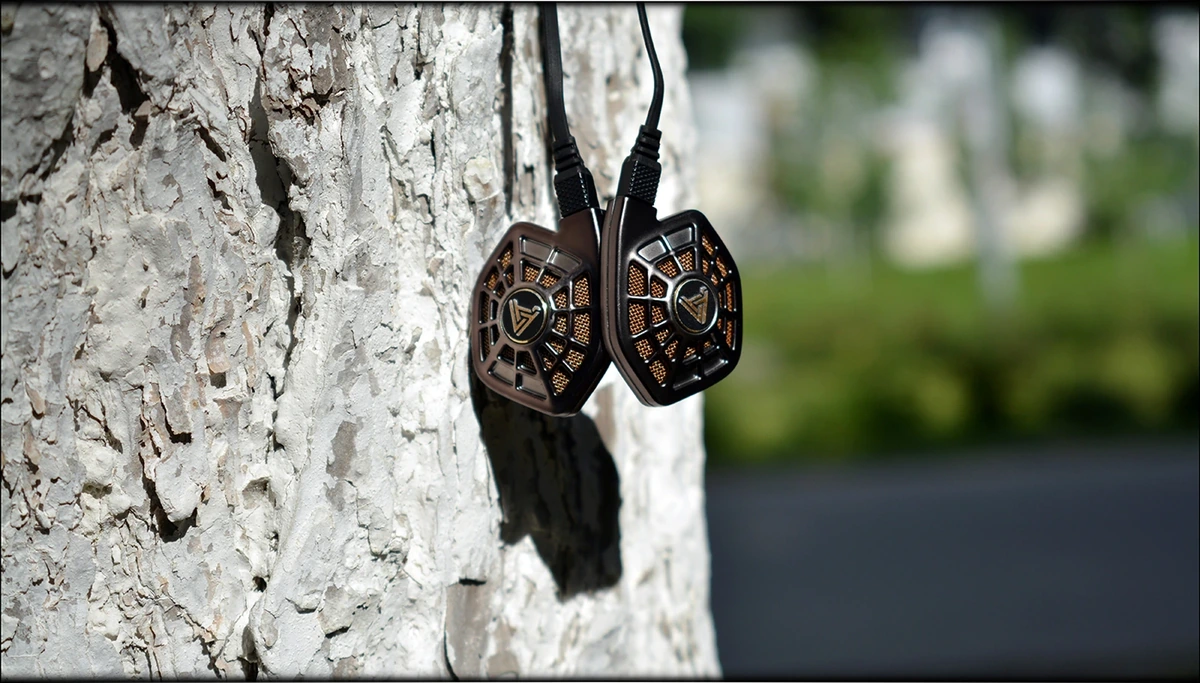 Magical Warmth - Audeze iSine 20 Planar IEMs Review