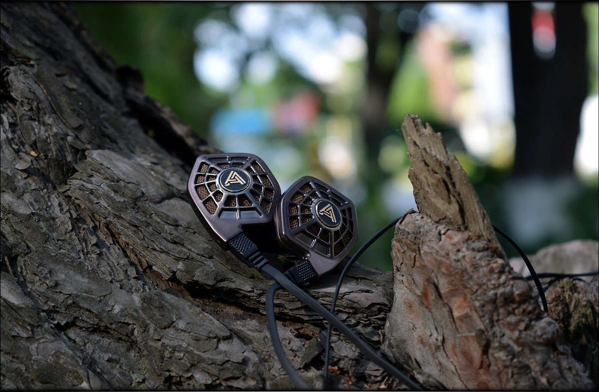 Magical Warmth - Audeze iSine 20 Planar IEMs Review