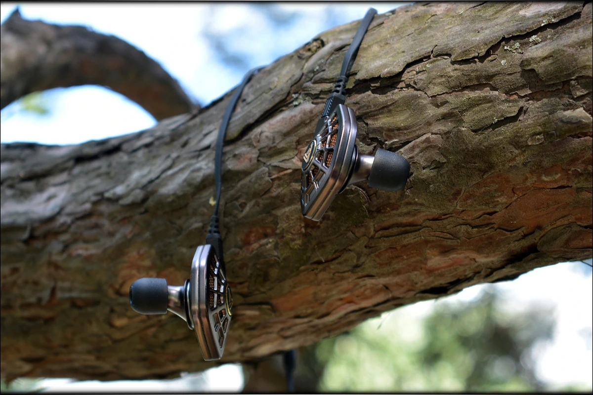 Magical Warmth - Audeze iSine 20 Planar IEMs Review