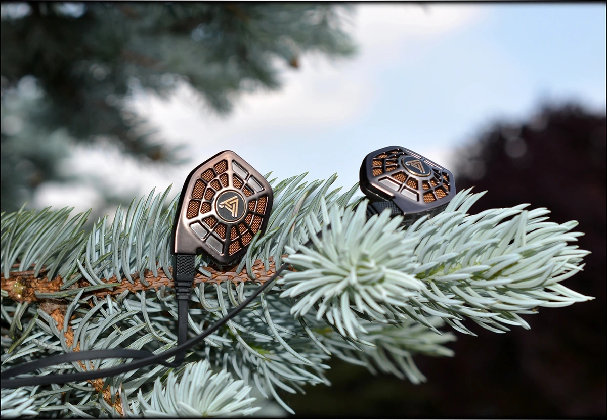 Magical Warmth - Audeze iSine 20 Planar IEMs Review