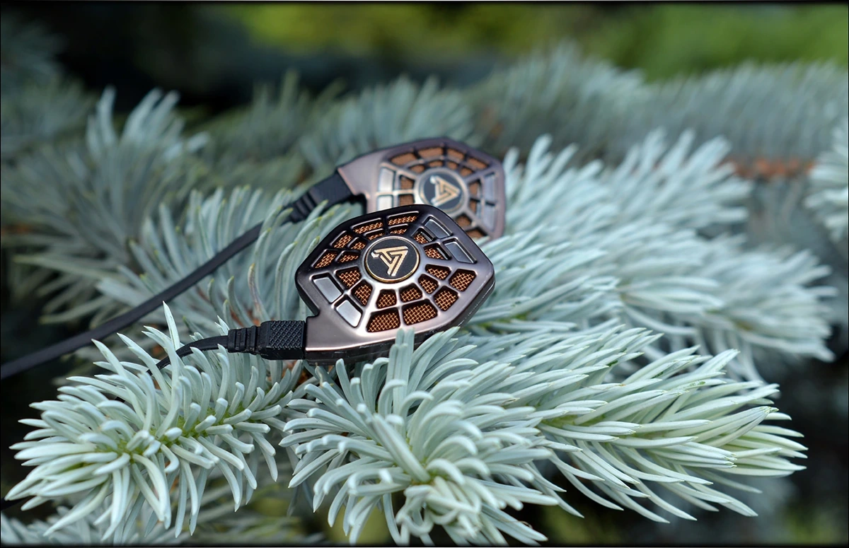 Magical Warmth - Audeze iSine 20 Planar IEMs Review