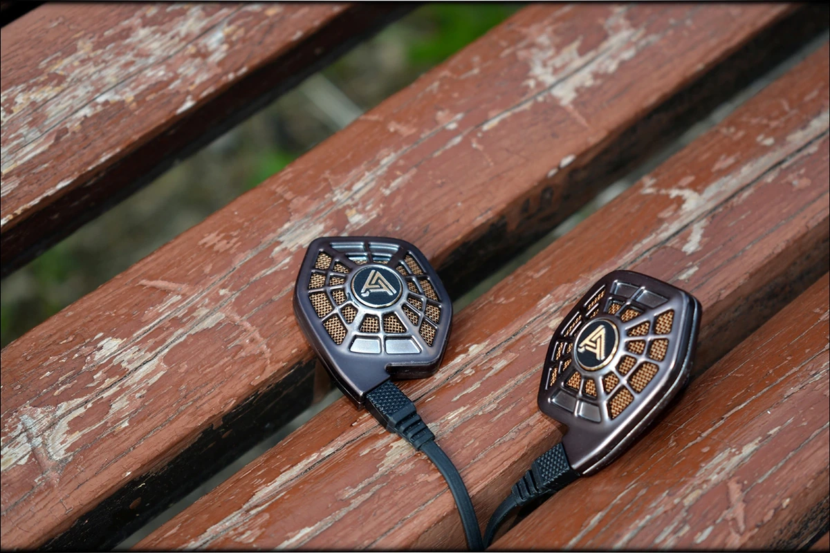 Magical Warmth - Audeze iSine 20 Planar IEMs Review