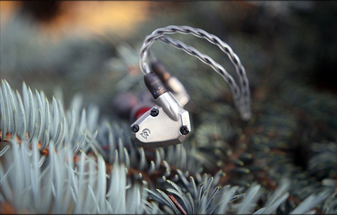 https://www.audiophile-heaven.com/wp-content/uploads/2021/10/Campfire-Audio-Ara-IEMs-Earphones-7-Drivers-No-Crossover-Detailed-analytical-Review-Audiophile-Heaven-21.webp