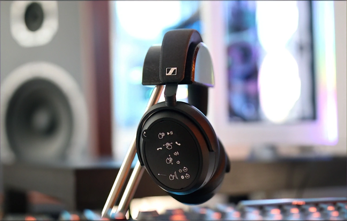 Sennheiser Momentum 4: The best headphones for detail-oriented listeners